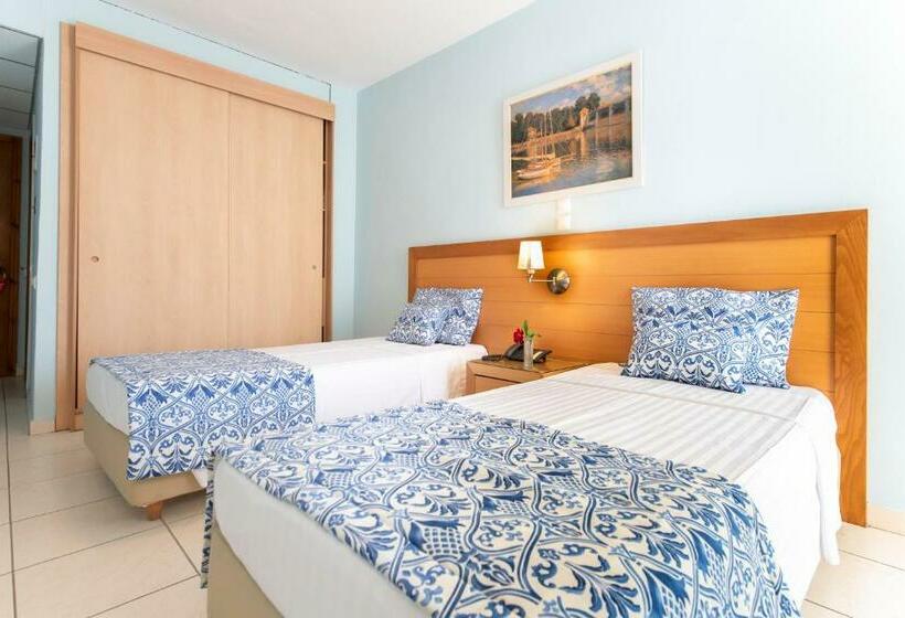 בית מלון כפרי Avra