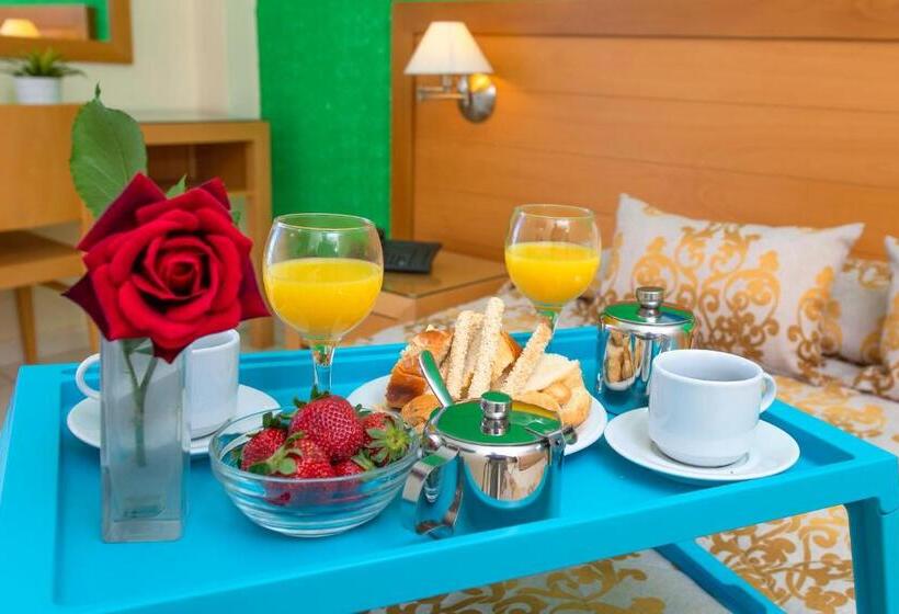 בית מלון כפרי Avra