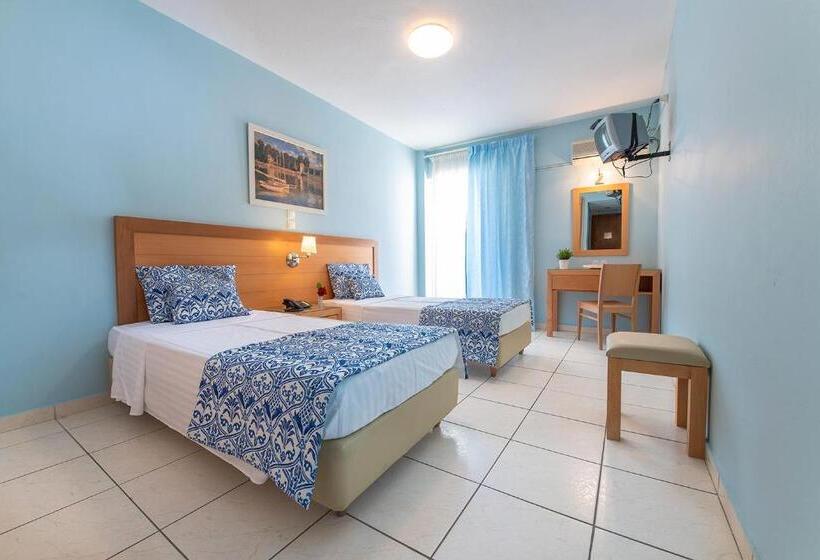 בית מלון כפרי Avra