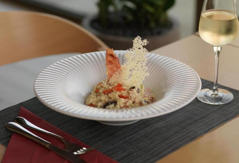 Avra By Smile Hotels