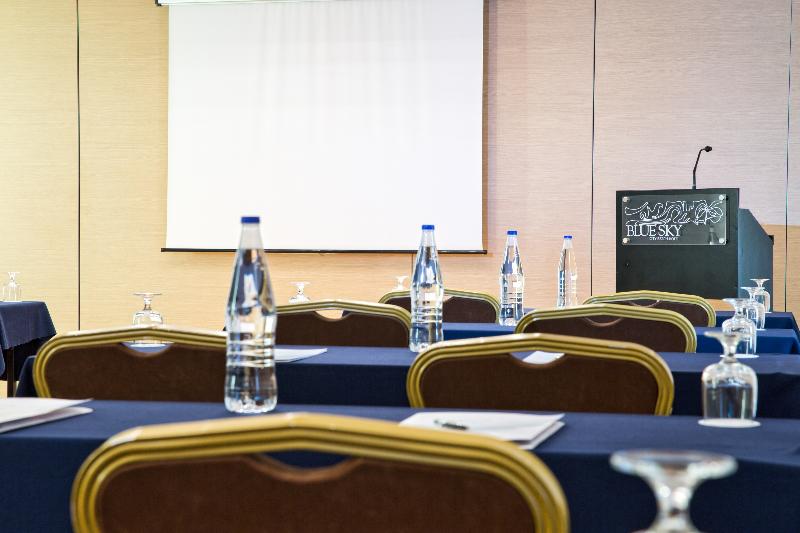 Отель Blue Sky City Beach