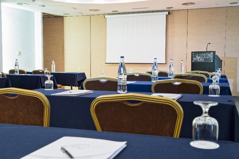 Отель Blue Sky City Beach