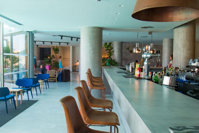 Отель Blue Sky City Beach