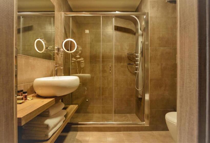 فندق Congo Palace