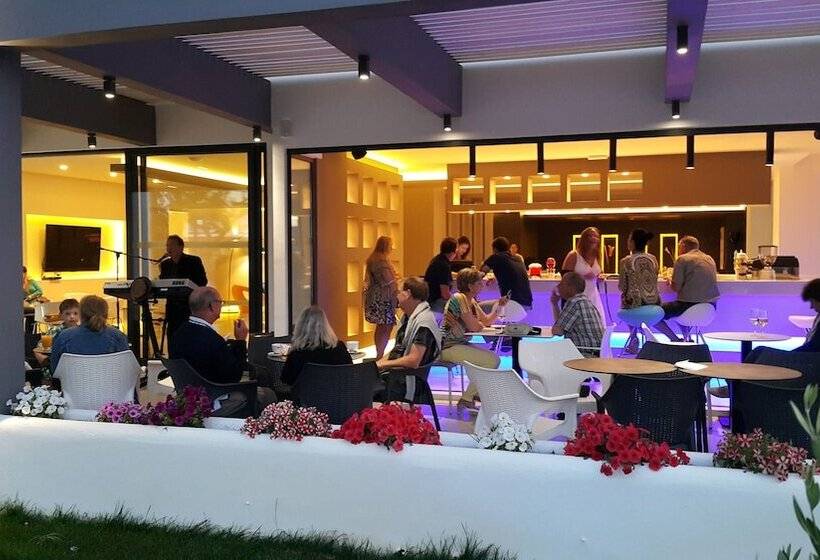 ホテル More Meni Cosmopolitan