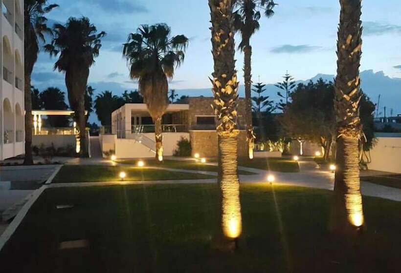 هتل More Meni Cosmopolitan