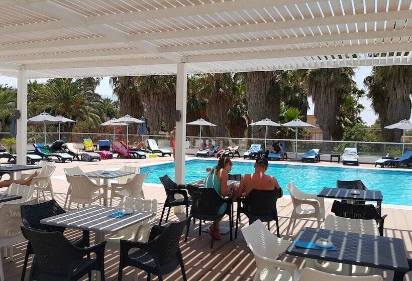 ホテル More Meni Cosmopolitan