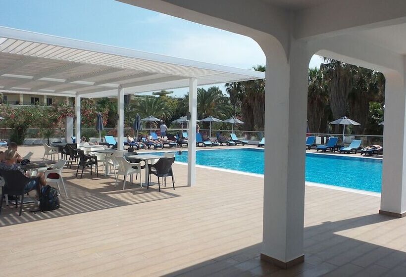 ホテル More Meni Cosmopolitan