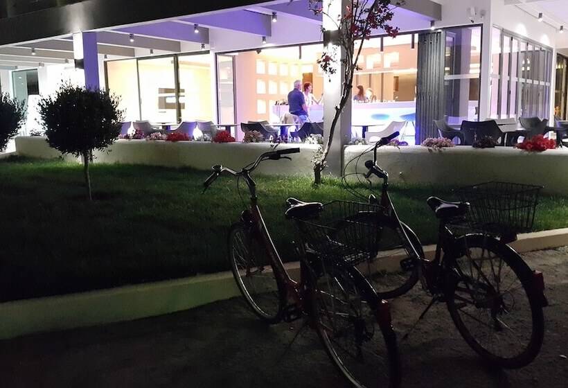 ホテル More Meni Cosmopolitan