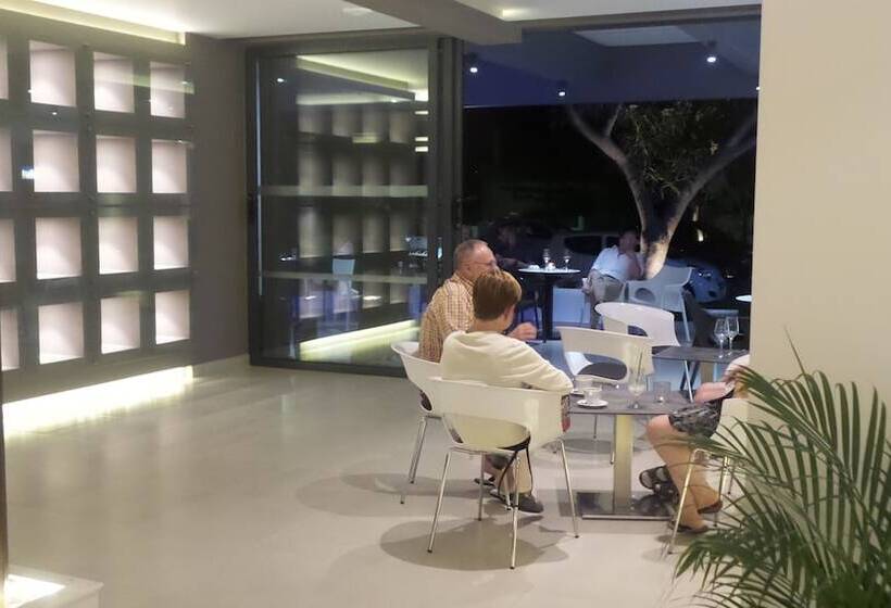 ホテル More Meni Cosmopolitan