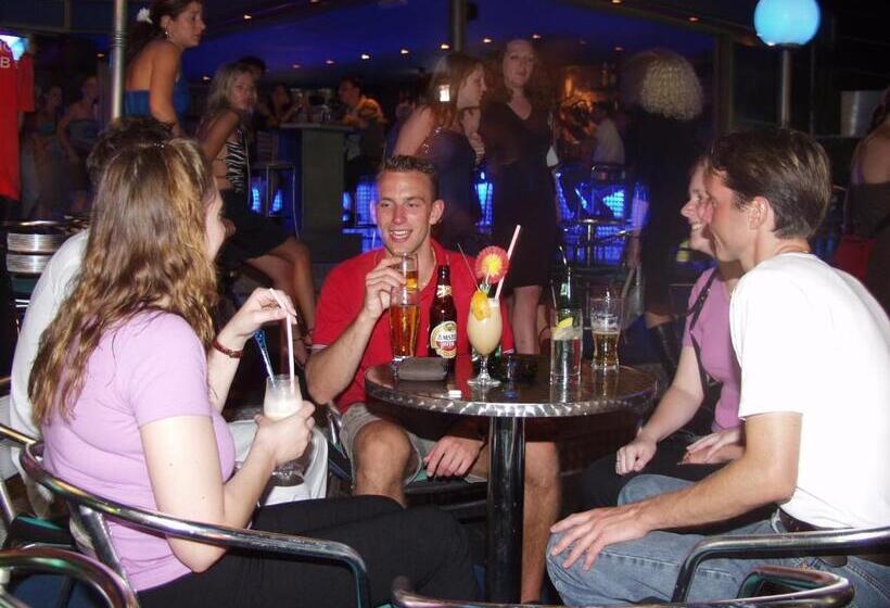 ホテル More Meni Cosmopolitan