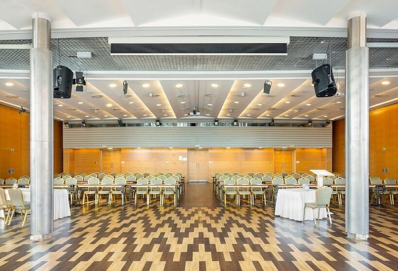 Отель Eger & Park