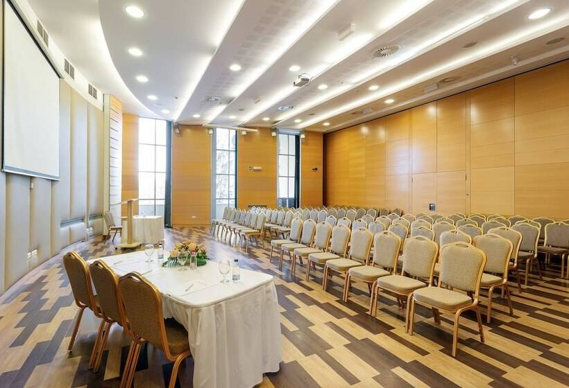 Отель Eger & Park