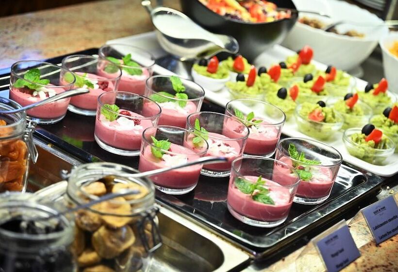 Отель Eger & Park