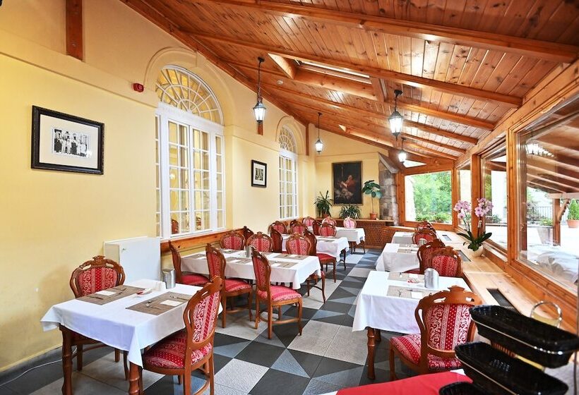 Отель Eger & Park