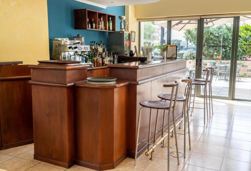 Отель Four Seasons