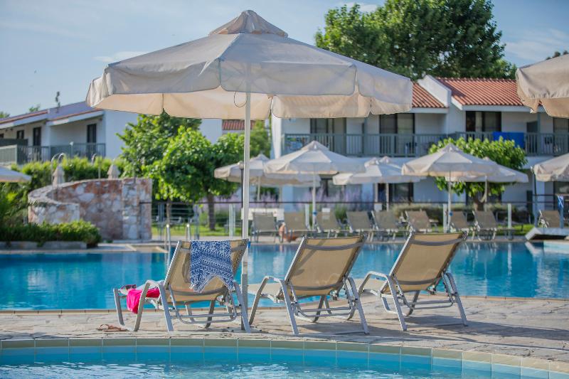 Golden Coast Hotel & Bungalows   All Inclusive