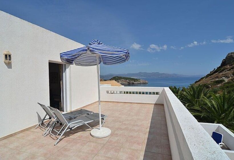 בית מלון כפרי Istron Bay