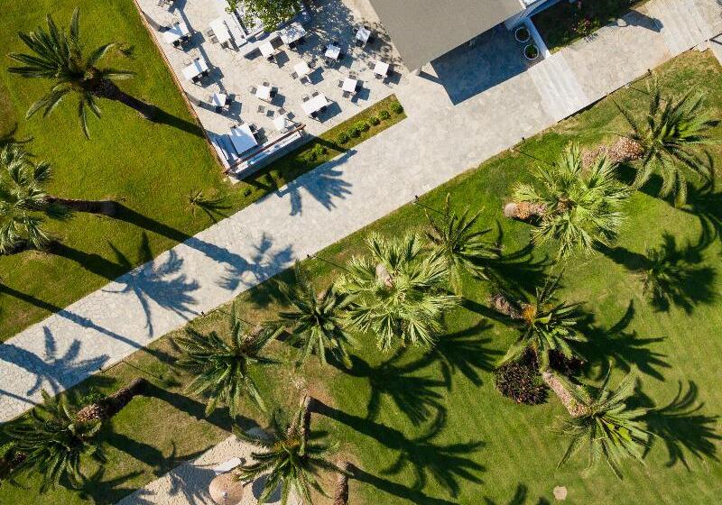 בית מלון כפרי Kassandra Palace Seaside Resort
