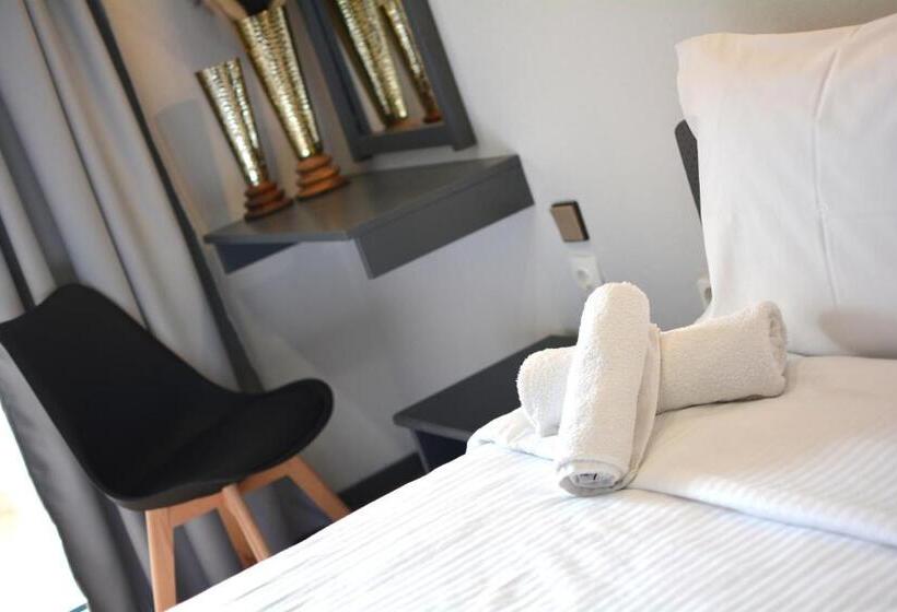 בית מלון כפרי King Alexander