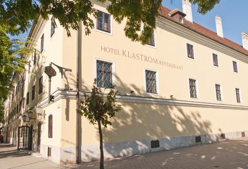 ホテル Klastrom