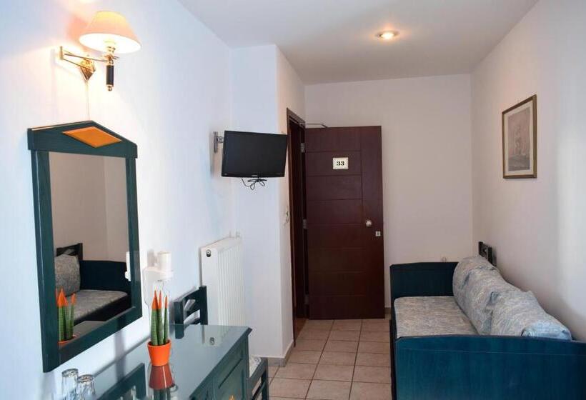 ホテル Klonos   Kyriakos Klonos