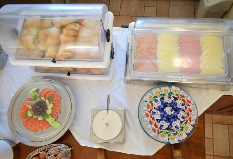 ホテル Klonos   Kyriakos Klonos