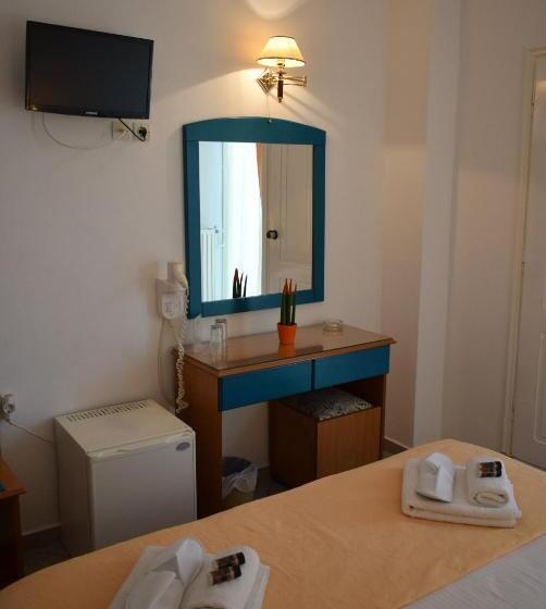 ホテル Klonos   Kyriakos Klonos