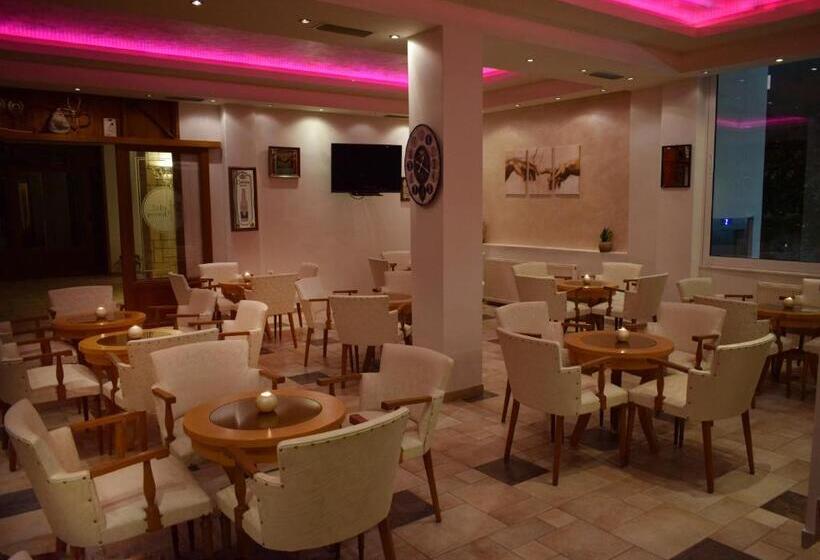 ホテル Klonos   Kyriakos Klonos