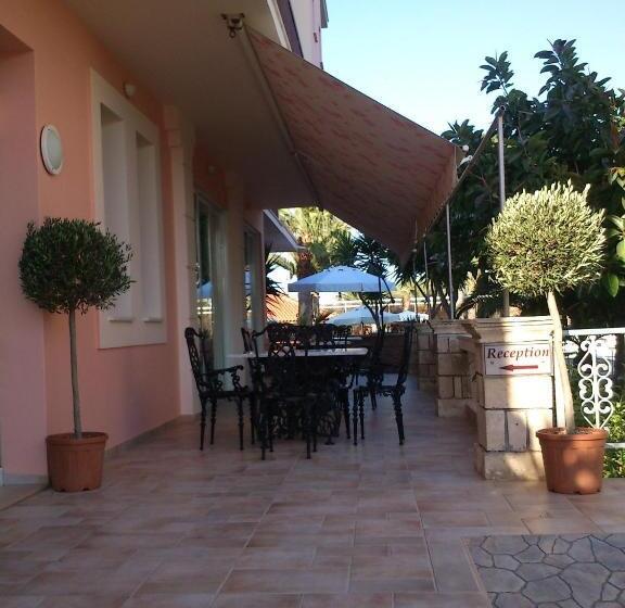 ホテル Klonos   Kyriakos Klonos