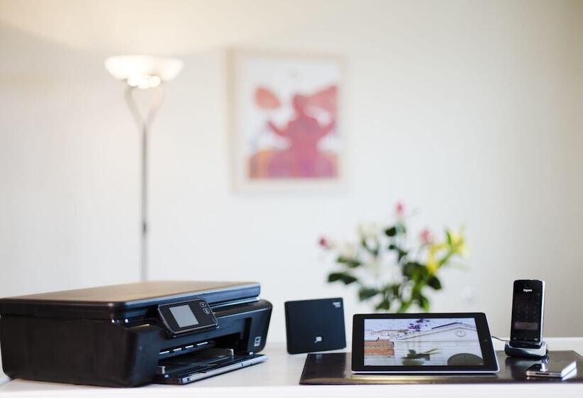 Отель Kydon The Heart City