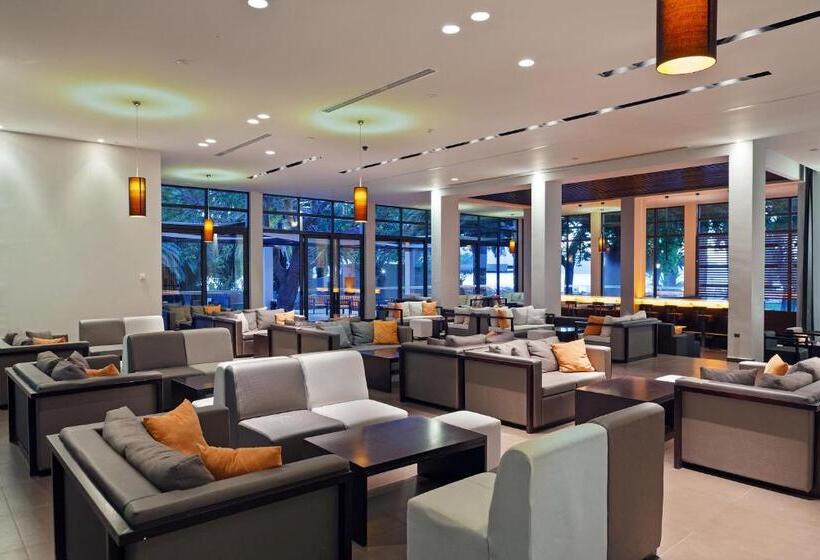 Long Beach Hotel & Resort