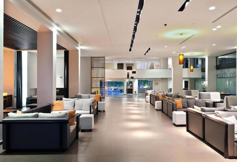 Long Beach Hotel & Resort