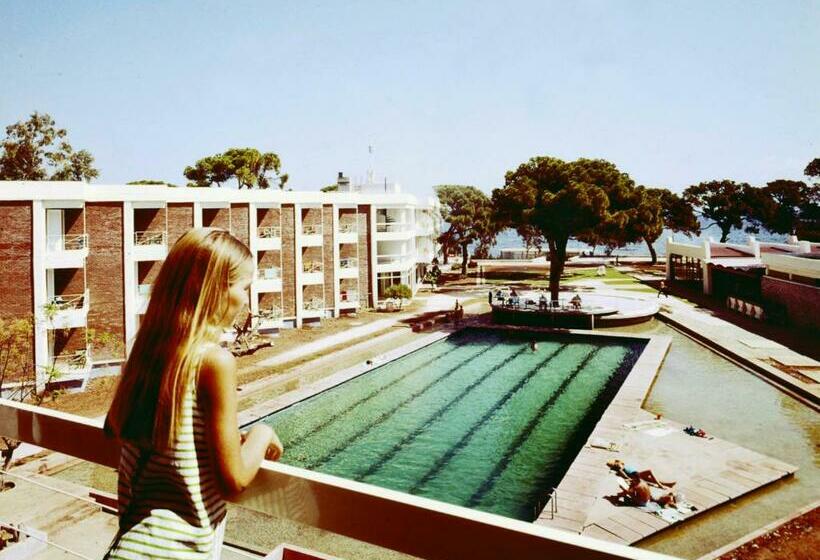 בית מלון כפרי Marathon Beach Resort