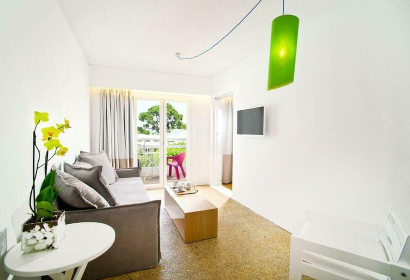 בית מלון כפרי Marathon Beach Resort