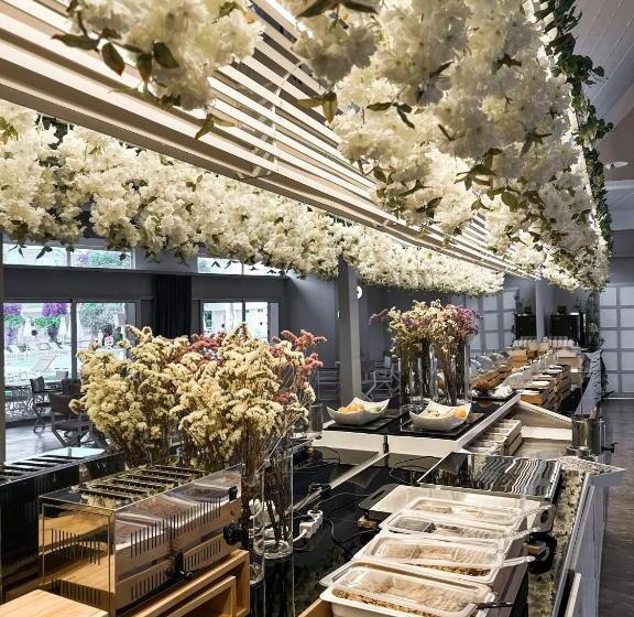 בית מלון כפרי Marathon Beach Resort