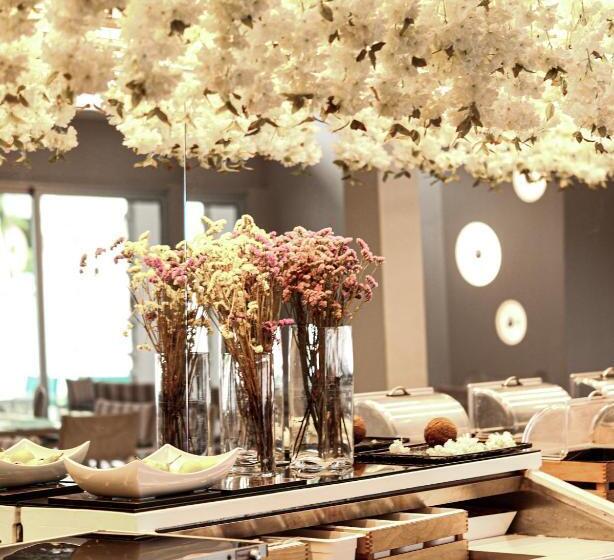 בית מלון כפרי Marathon Beach Resort