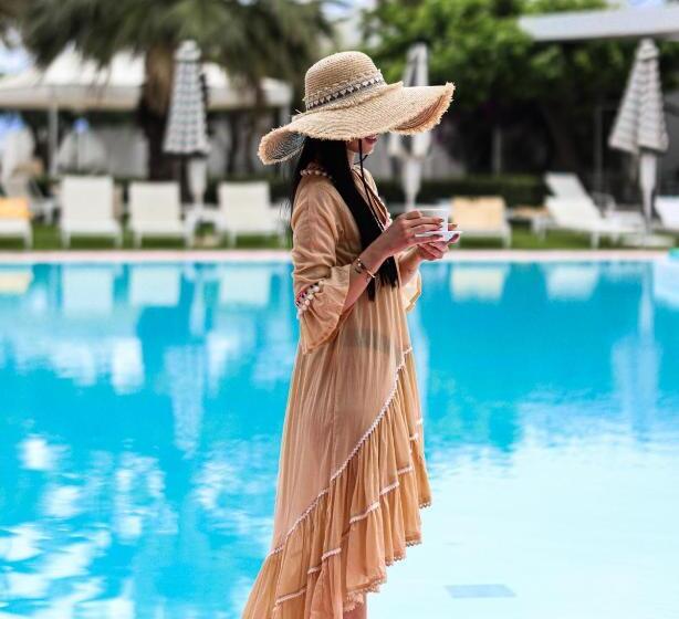 בית מלון כפרי Marathon Beach Resort