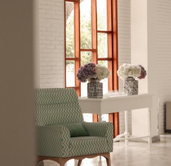 בית מלון כפרי Marathon Beach Resort