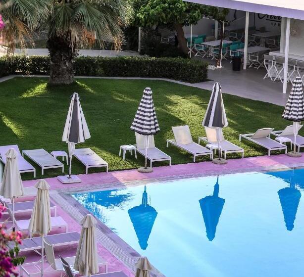 בית מלון כפרי Marathon Beach Resort