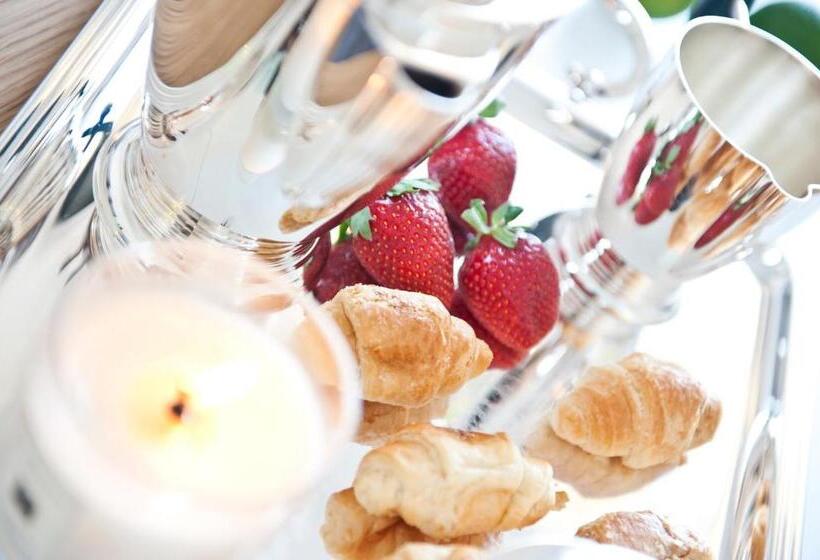 בית מלון כפרי Marathon Beach Resort