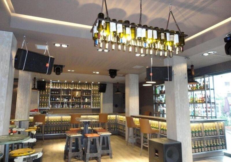 בית מלון כפרי Marathon Beach Resort