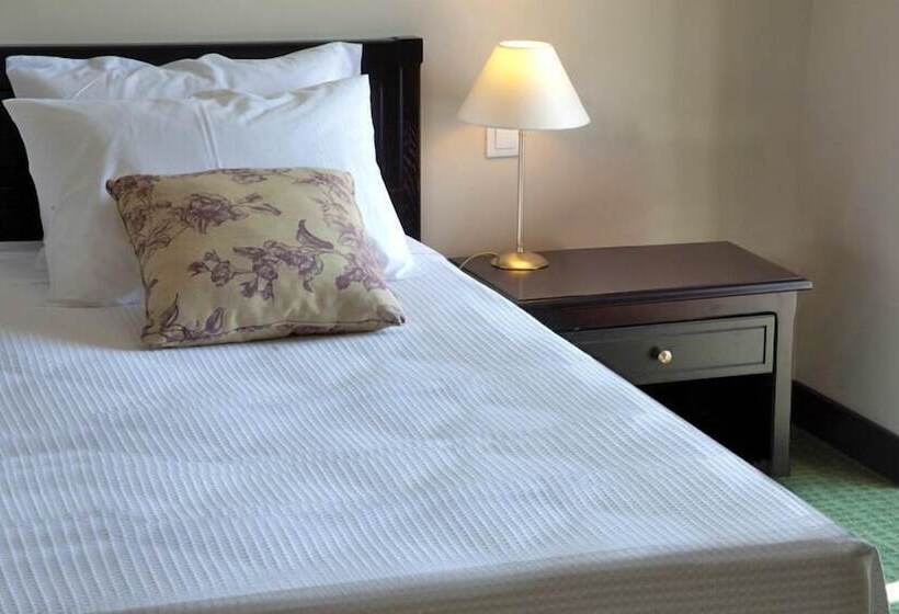 בית מלון כפרי Margarona Royal