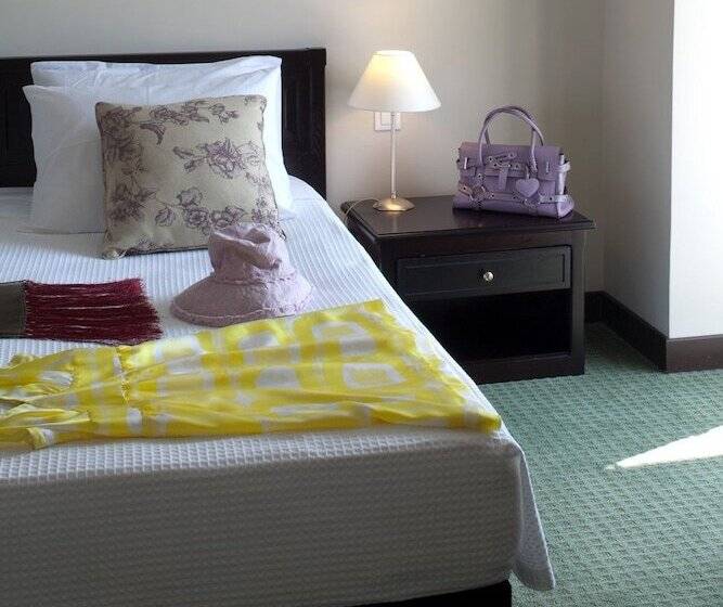 בית מלון כפרי Margarona Royal