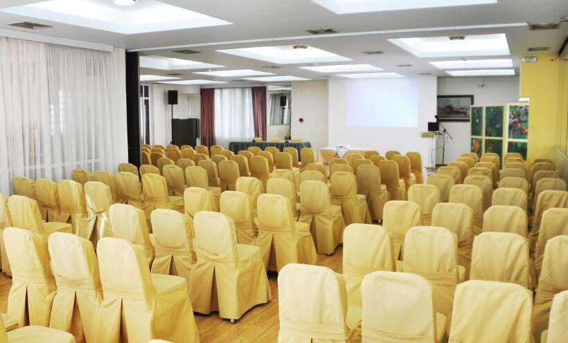 בית מלון כפרי Metropol