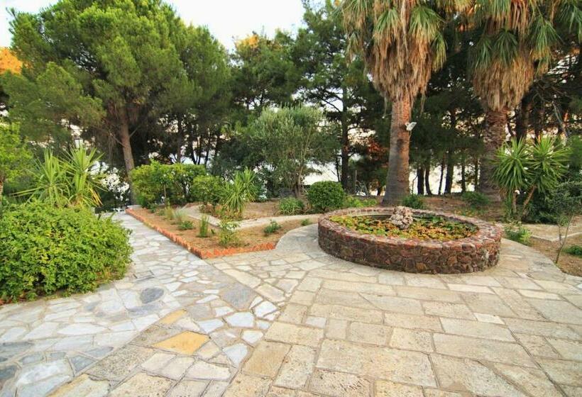 בית מלון כפרי Mytilana Village