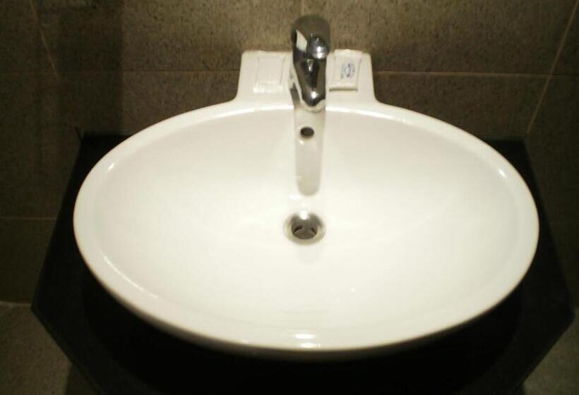 Отель Niki Piraeus