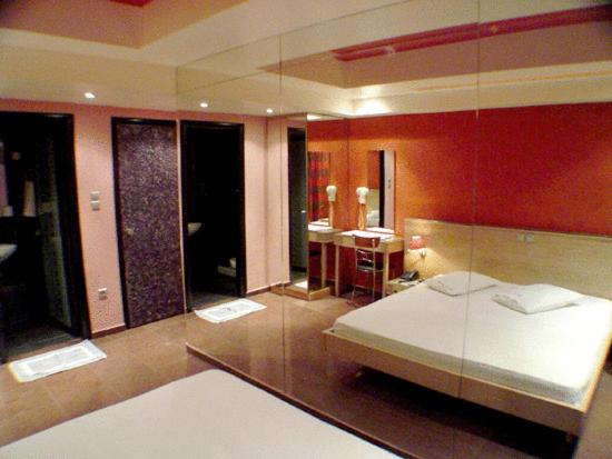 Отель Niki Piraeus