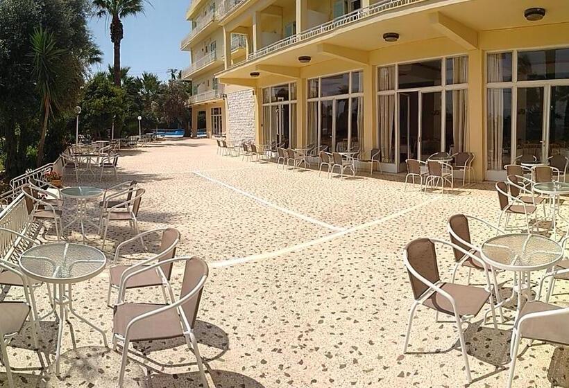 בית מלון כפרי Nireus