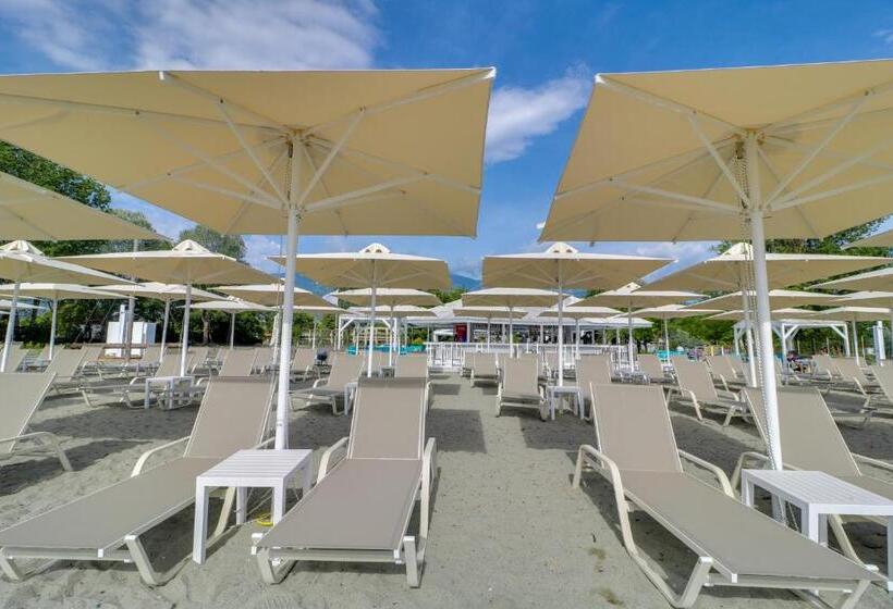 فندق Olympian Bay Grand Resort